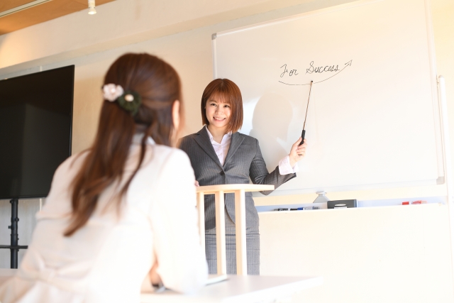 【東京都多摩市】専門学校でのアシスタント業務の求人（栄養士／正社員）